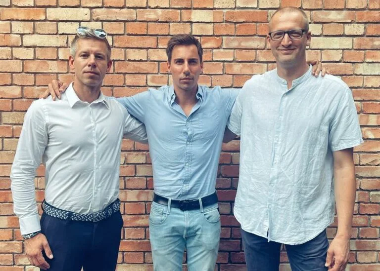 Iránytű: Egyértelmű a kormányváltó hangulat, a biztos választási résztvevők között 42 százalékkal első a Tisza, a 18–29 évesek körében a Fidesz gyengült