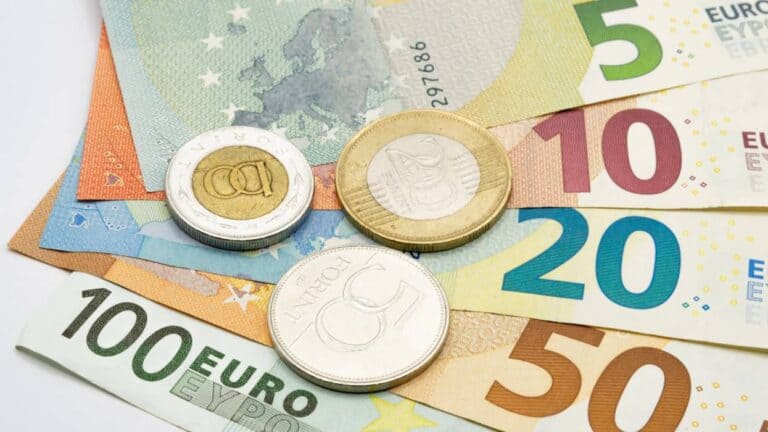 A Bloomberg szerint a forinterősödésben Magyar Péter is szerepet játszhat, mert a piac arra fogadhat, hogy ő nyeri meg a választást