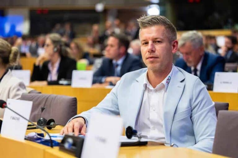 Az Európai Parlament elé kerül a brüsszeli magyar kémbotrány
