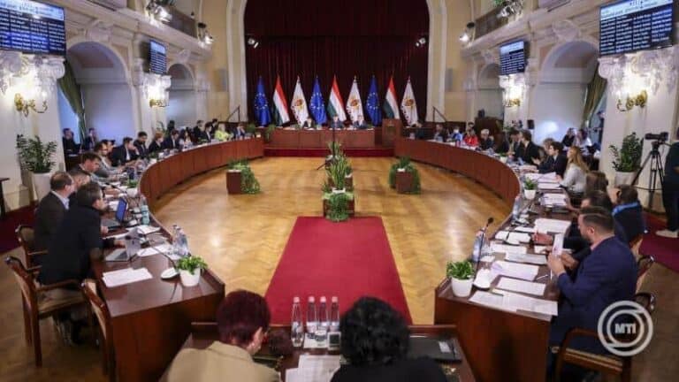 Szóval miről is akarta elterelni a figyelmet a Fidesz–DK–Kutya Párt–Karácsony Gergely koalíció? – Magyar Péter kemény közleményben leplezte le a fővárosi hatalmi játszmát