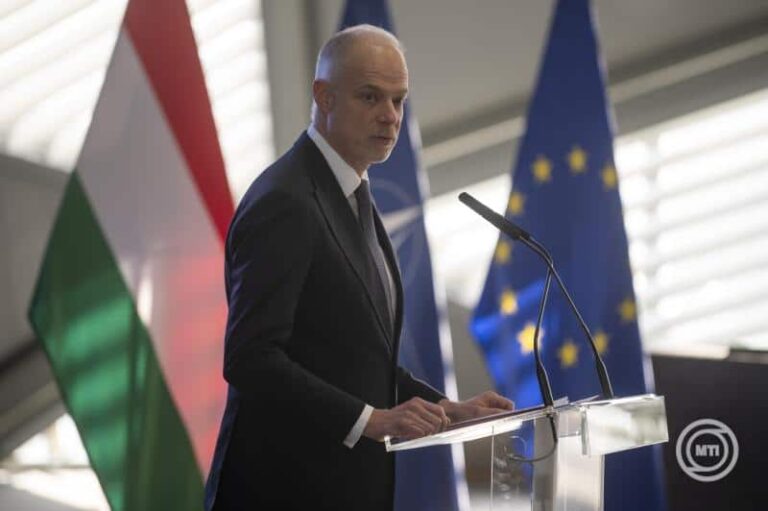 Szalay-Bobrovniczky Kristóf szerint Ruszin-Szendi Romulusz nemzetbiztonsági kockázat – a honvédelmi miniszter kemény szavakkal támadta a volt vezérkari főnököt