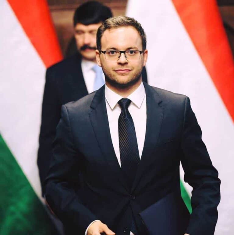 Orbán Balázs már visszafogottabban nyilatkozott az esetleges budapesti békecsúcsról – a kormány kommunikációja látványosan változik