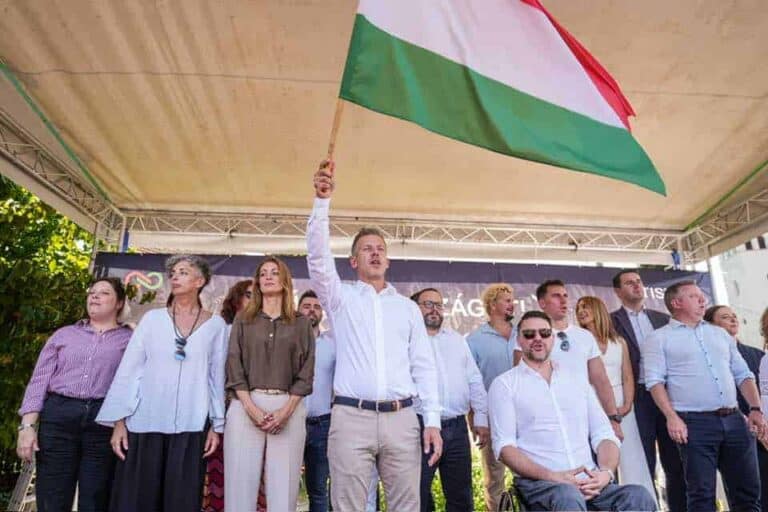 Magyar Péter: Orbán Viktor egy fogott ember, úgy táncol, ahogy a Kreml és a saját oligarchái fütyülnek