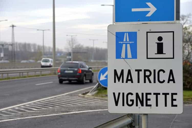 Leáll újévkor az útdíjfizetés, előre meg kell venni az e-matricát