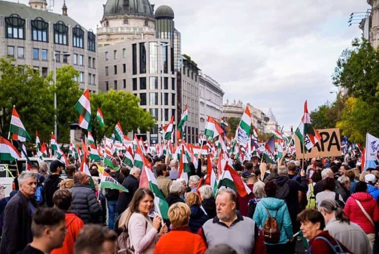 21 Kutatóközpont: A regnáló ellenzéki képviselő indulása mellett is vezet a Tisza az egyik fővárosi körzetben