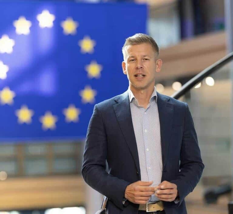 Megbüntette a Tisza Párt képviselőit az Európai Néppárt
