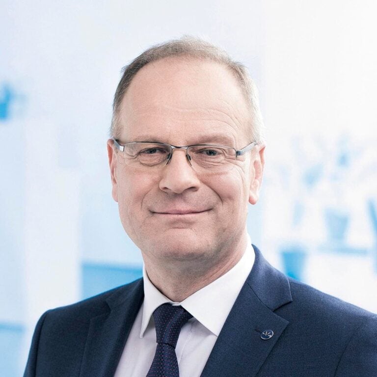 Navracsics Tibor visszavonul a politikától, már a social media-oldalát is törölte