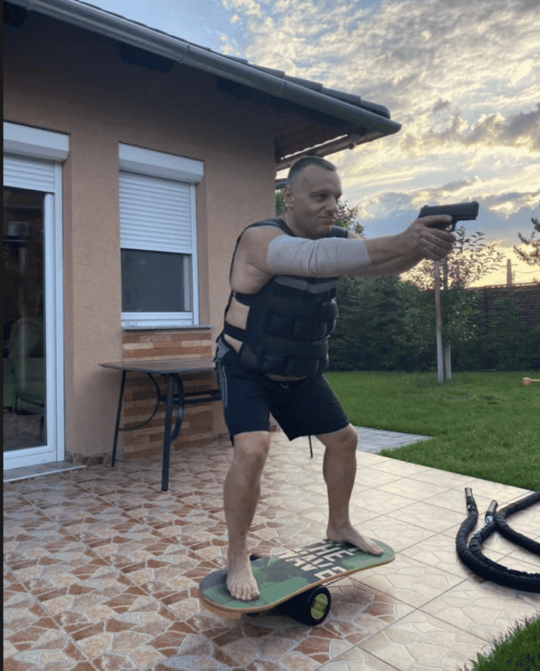 444: Orbán Áron, a miniszterelnök öccse egy oroszokhoz bekötött kémmel csinált volna fegyverbizniszt