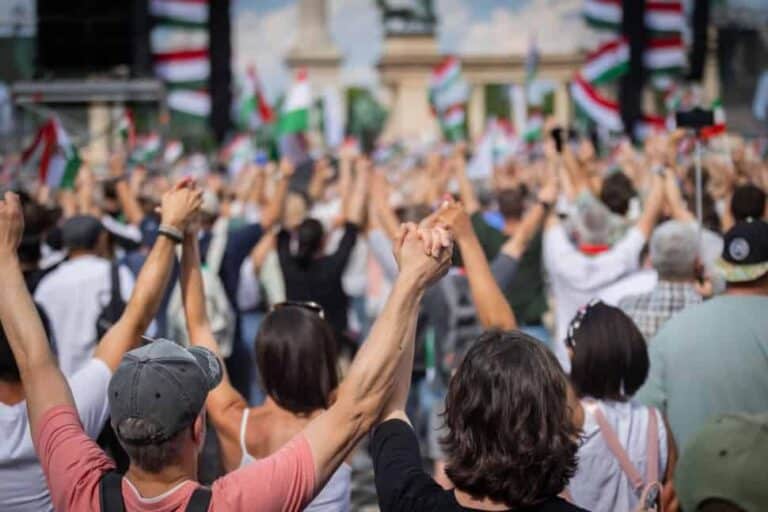 Republikon: 33-28-ra vezet a Tisza a teljes népességben