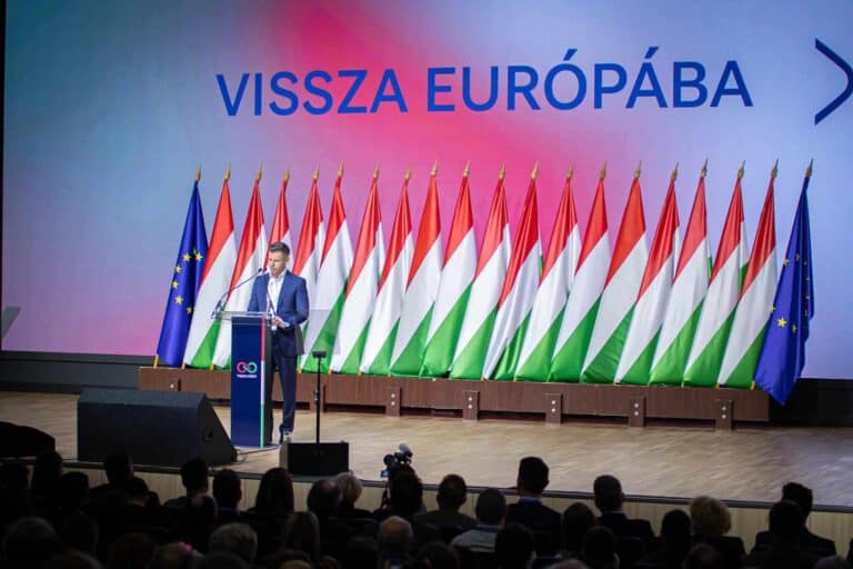 51:39 – a Medián szerint ismét nyílik az olló a Tisza és a Fidesz között, történelmi csúcson Magyar Péter pártja