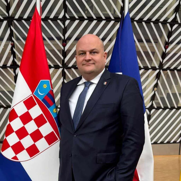 Adria-vezeték vita: a horvát gazdasági miniszter ironikusan üzent Szijjártó Péternek