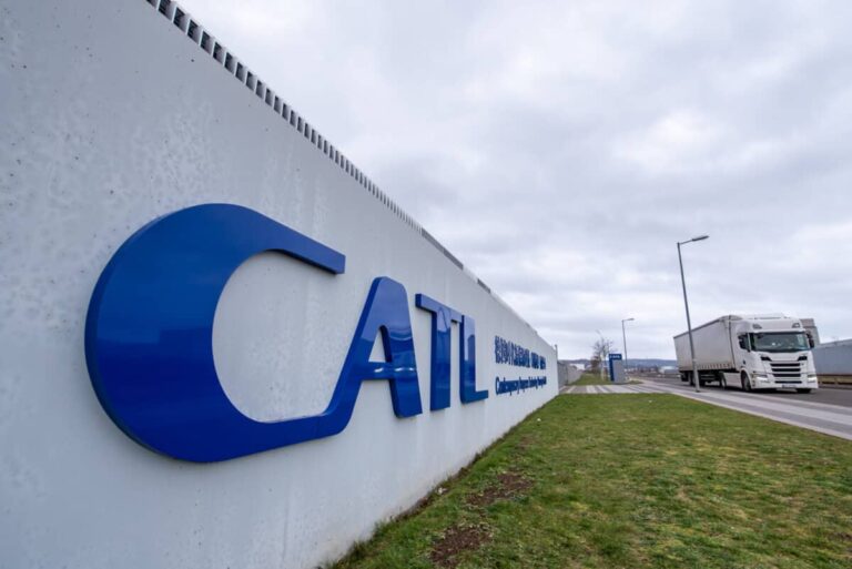 „Elájultam a mérgező gázoktól” – Drámai részleteket árult el egy dolgozó a debreceni akkugyárról