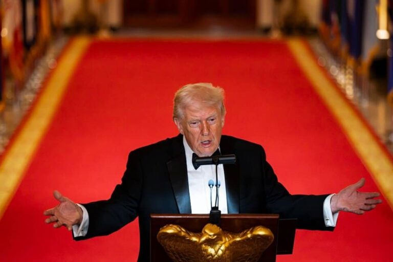 Donald Trump egy nap alatt 10-ről 15 százalékra emelte az általános importvámot