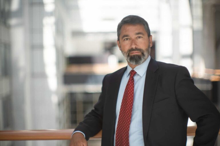 „Zs-kategóriás” összeesküvés-elmélet, hogy a kormány és a Fidesz „nyakig benne van” az Epstein-botrányban: Hidvéghi Balázs visszautasította a vádakat