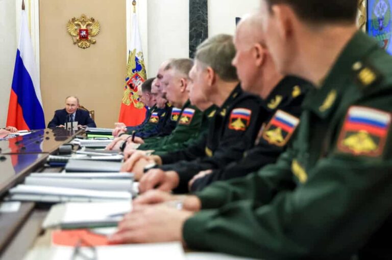 Oroszország háborús gépezete nyomás alatt: repedések a rendszerben, amelyek már a Kreml mozgásterét is szűkítik