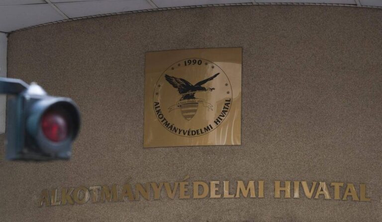 Megszólalt egy nyomozó a Tisza elleni műveletről, azóta házkutatás volt nála és nyomozás indult ellene