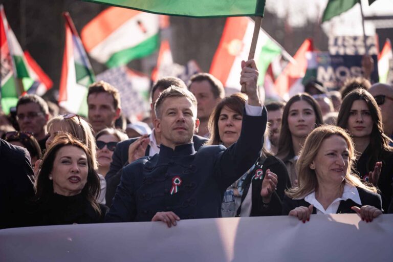 Magyar Péter: Hadd szóljak a fideszes bűnözőkhöz, az orbáni maffiához – ti még mindig nem értitek, hogy mi áradt itt meg, mint a tenger