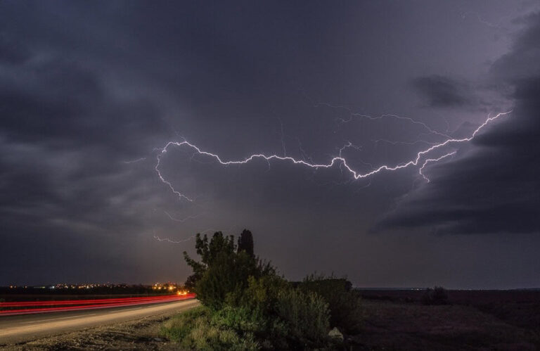 Viharos szél, felhőszakadás és jégeső jöhet: figyelmeztetést adtak ki a meteorológusok