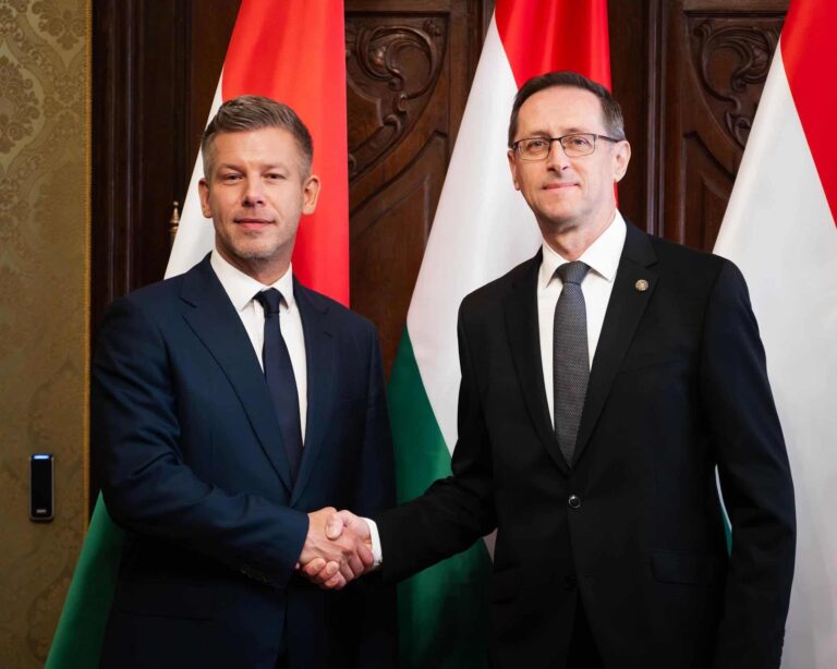 Magyar Péter Varga Mihállyal egyeztetett: az uniós pénzek, a gazdasági bizalom és az MNB-ügy is napirendre került